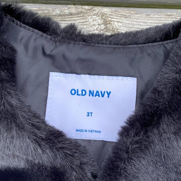 Old Navy Faux-Fur Vest for Toddler Girls - Picture 6 of 13